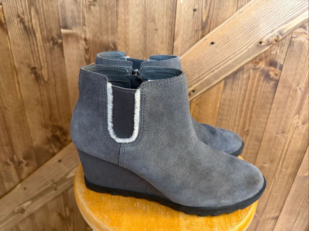 Koolaburra Women’s Size 10 Gray Suede Wedge Ankle Boots